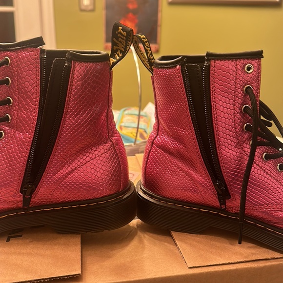 Pink Docs - Picture 5 of 10
